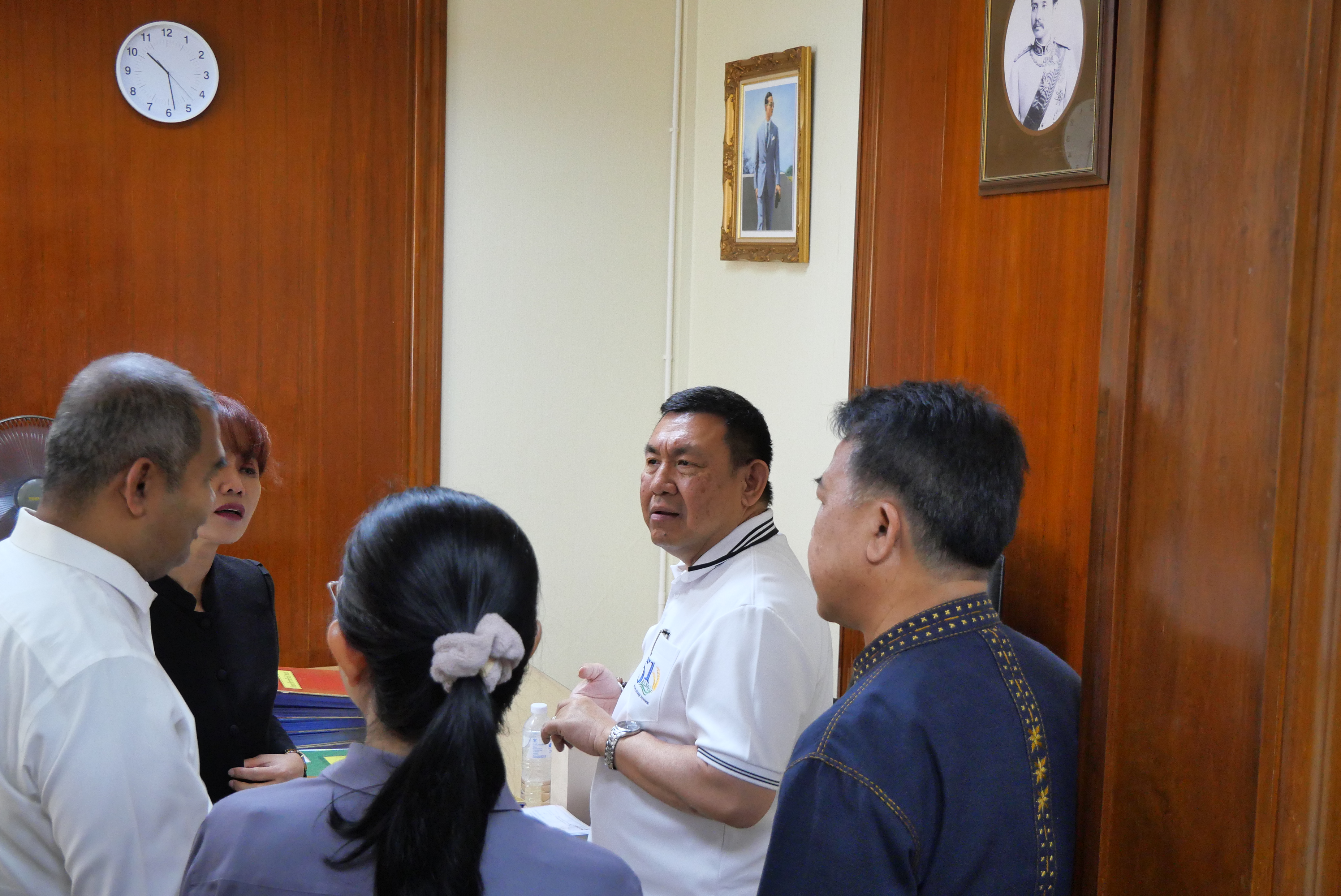 title - เลขาธิการ ส.ป.ก. ตรวจเยี่ยมบุคลากร ส.ป.ก. ถนนราชดำเนินนอก